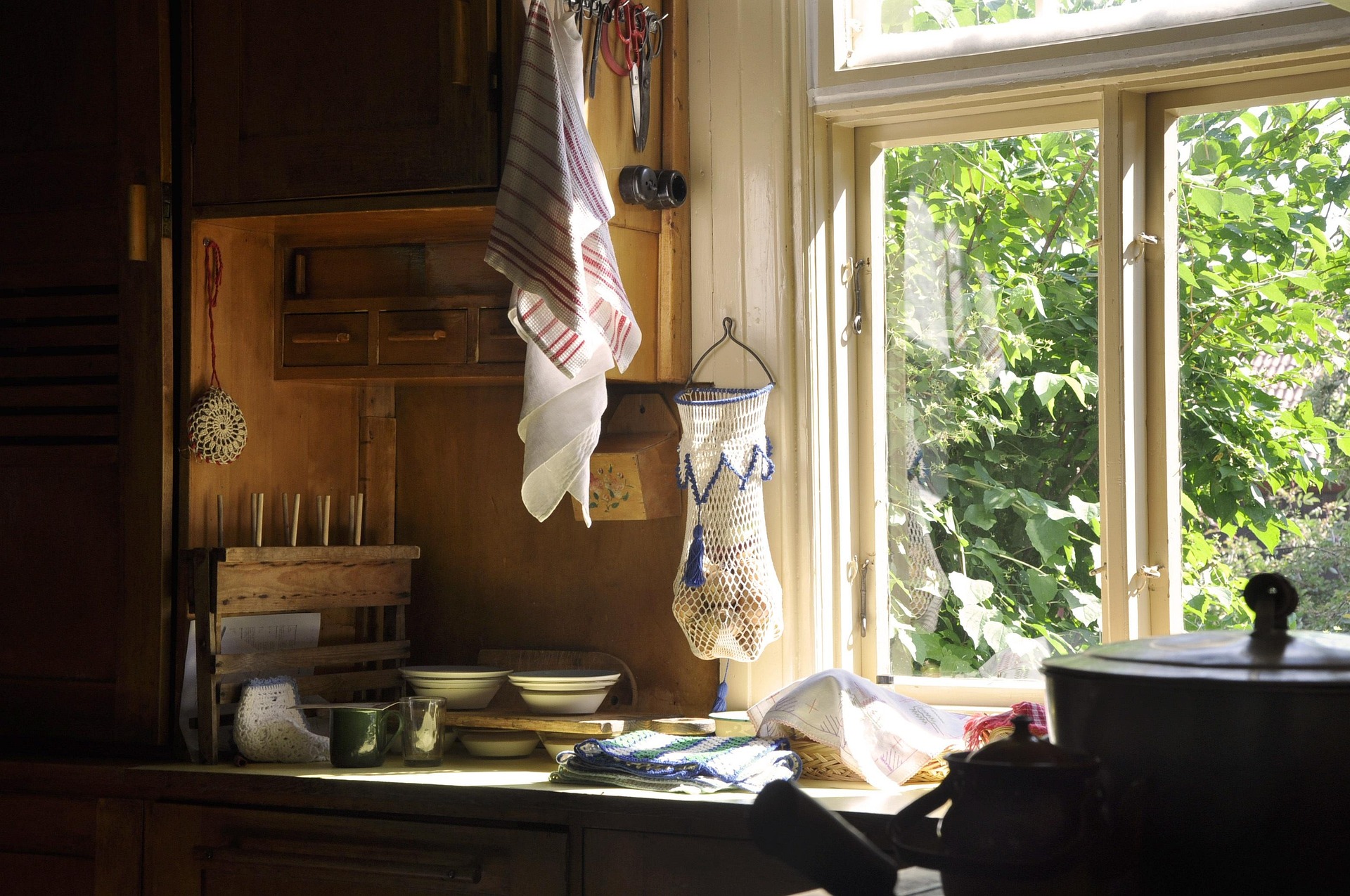 agata822-window-3255051_1920